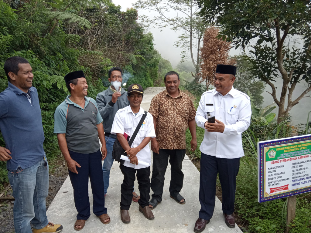 Pemantauan Pembagunan Rabat Beton Besama Pak Camat,Pendamping Desa Dan Masarakat 